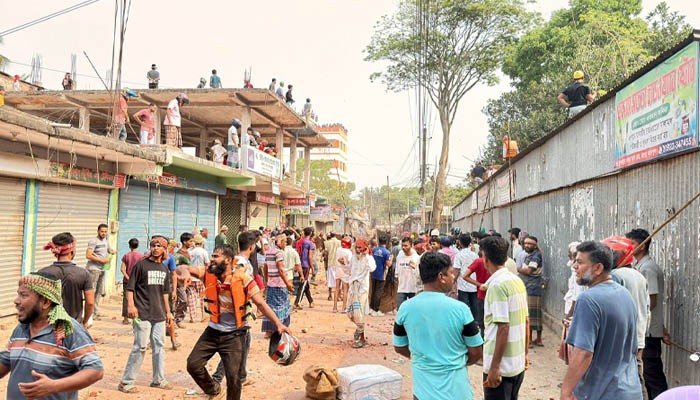 চার গ্রামবাসীর তুমুল সংঘর্ষ, পুলিশসহ আহত শতাধিক