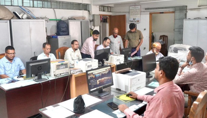 আজ থেকে নতুন নিয়মে চলবে সরকারি-বেসরকারি অফিস