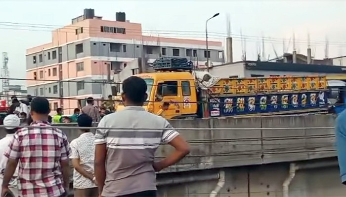 ​ট্রাক-বাস সংঘর্ষে নিহত ৩