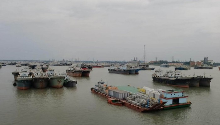 ডিজেল সংকটে ঘাটে ঘাটে জাহাজের জট