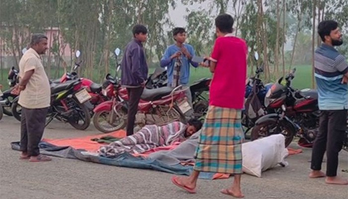 ​তেলের আশায় রাস্তায় ঘুম