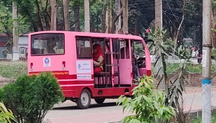 নিজস্ব প্রযুক্তিতে তৈরি বৈদ্যুতিক গাড়ি চলছে রুয়েট ক্যাম্পাসে