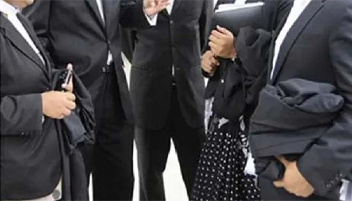 ​কালো কোট-গাউন পরা লাগবে না আইনজীবীদের