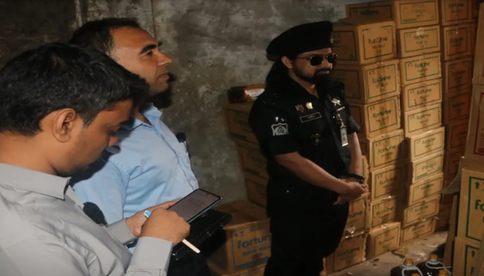 র‌্যাবের অভিযানে ১ লাখ ৬৫ হাজার লিটার ভোজ্য তেল জব্দ