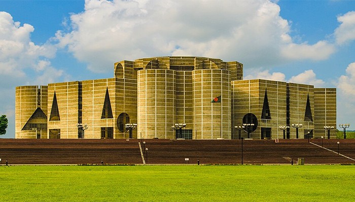 গভর্নর পদের ৬৭ বছরের বয়সসীমা তুলে দিয়ে সংসদে বিল পাস