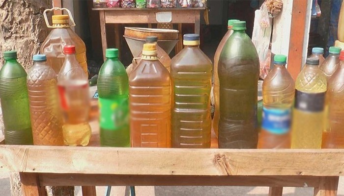 ​মুদি দোকানে ২০০ টাকা লিটারে বিক্রি হচ্ছে পেট্রোল!