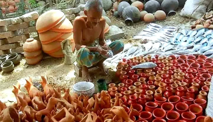 কদর হারিয়েছে মাটির খেলনা, প্লাস্টিকের দখলে শৈশব
