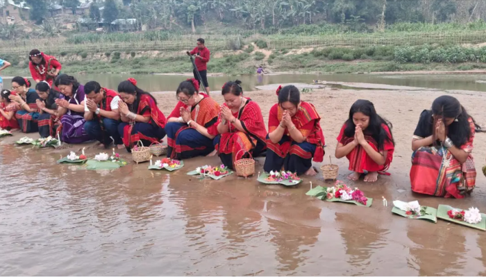 নদীতে ফুল ভাসিয়ে বিজু উৎসব শুরু