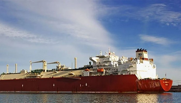 ​জ্বালানি নিয়ে এলো দুই জাহাজ, পথে আরও তিনটি