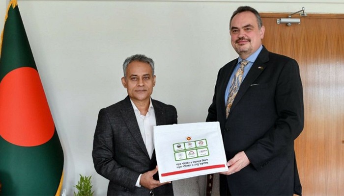 ​সড়ক পরিবহনমন্ত্রীর সঙ্গে মার্কিন রাষ্ট্রদূতের সাক্ষাৎ