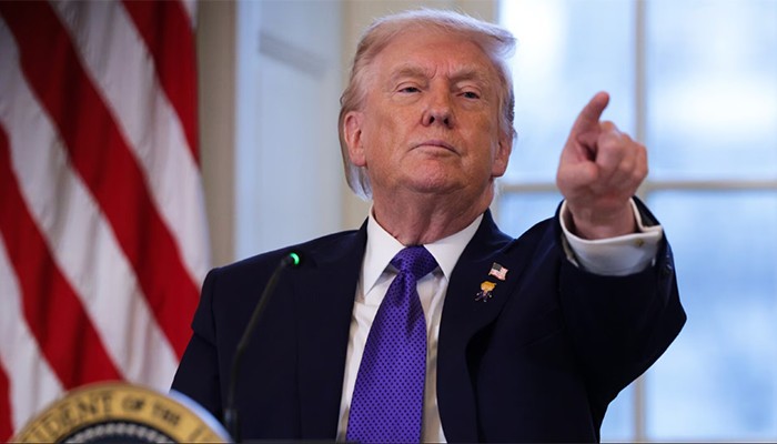 ​হরমুজ প্রণালী দিয়ে জাহাজ চলাচলে অবরোধের হুঁশিয়ারি ট্রাম্পের