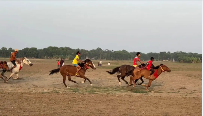 রাজবাড়ীতে ঐতিহ্যবাহী ঘোড়দৌড়