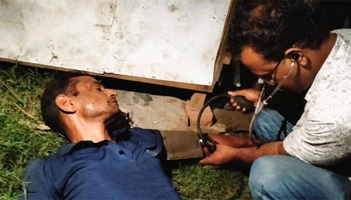 ​গ্রেপ্তার এড়াতে ১২টি ইয়াবা গিলে অচেতন মাদক কারবারি