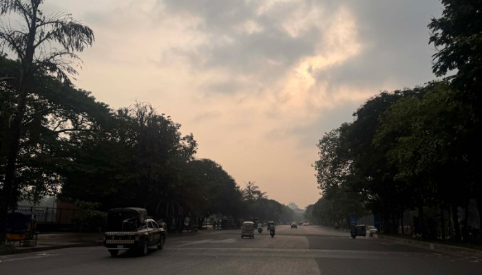 বৈশাখের প্রথম দিনে ঢাকার আকাশ মেঘলা