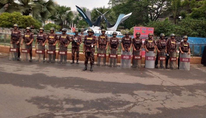 নববর্ষ উপলক্ষে কড়া নিরাপত্তায় রাজধানী