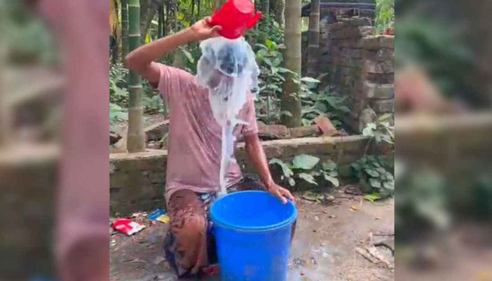 জুয়ায় ৩০ লাখ টাকা খুইয়ে দুধ দিয়ে গোসল!