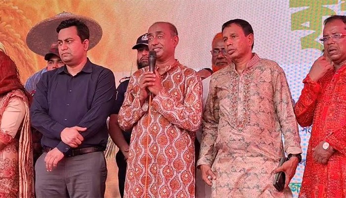 ​কৃষক কার্ড বিতরণে রাজনৈতিক বিবেচনার সুযোগ নেই : আইনমন্ত্রী