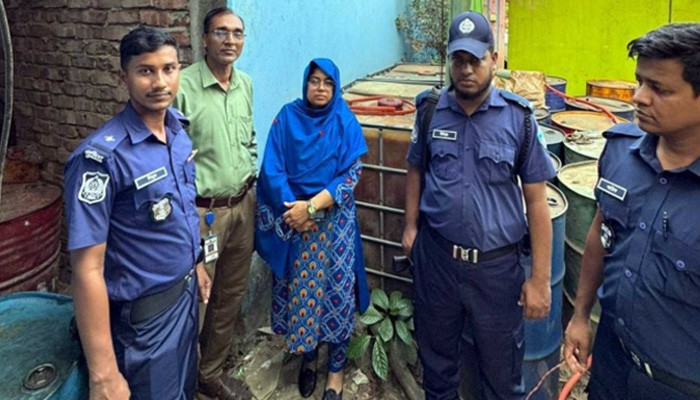 ​বাড়িতে সাড়ে পাঁচ হাজার লিটার তেল ‍মজুত, ৫০ হাজার জরিমানা