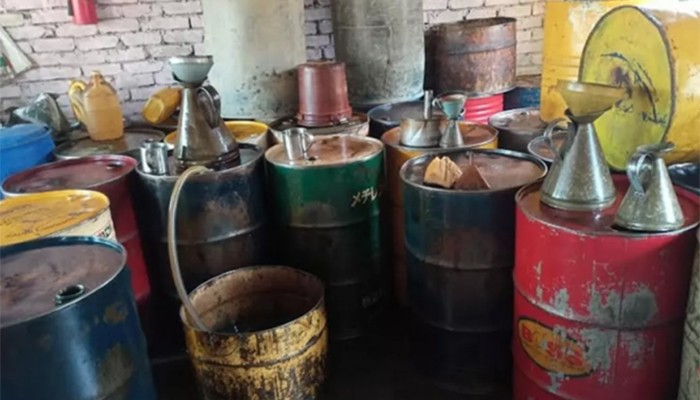 ​৩১০০ লিটার জ্বালানি তেল মজুদ, দুই প্রতিষ্ঠানকে জরিমানা