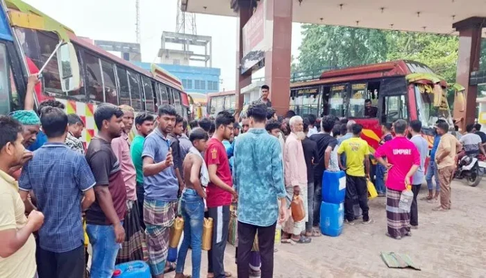 জ্বালানি তেল নিয়ে দুর্ভোগ চরমে