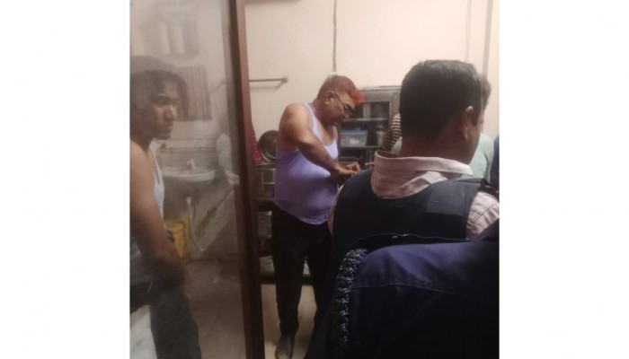 পদ্মা নদীতে সন্ত্রাসীদের গুলিতে ওসিসহ ৫ পুলিশ সদস্য আহত