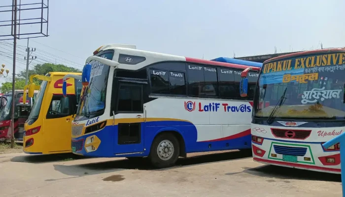 বাস চলাচল নিয়ে দ্বন্দ্বে অচল রাজশাহী রুট, দুর্ভোগে যাত্রীরা