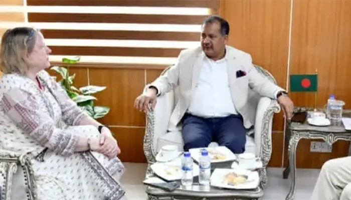 ​অপতথ্য প্রতিরোধে ইউনেস্কোর সহযোগিতা চাইলেন তথ্যমন্ত্রী