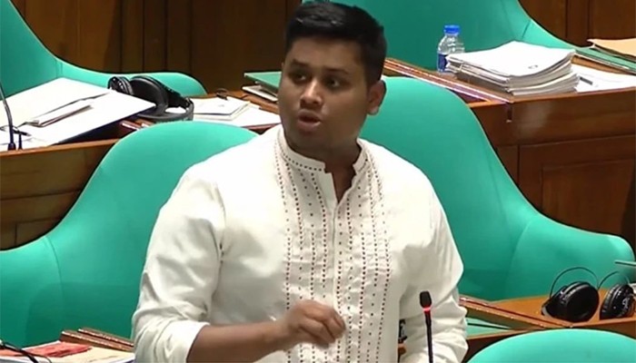 ​ট্যাক্স-ফ্রি নয়, সরকারি মালিকানাধীন গাড়ি চেয়েছি: হাসনাত আবদুল্লাহ