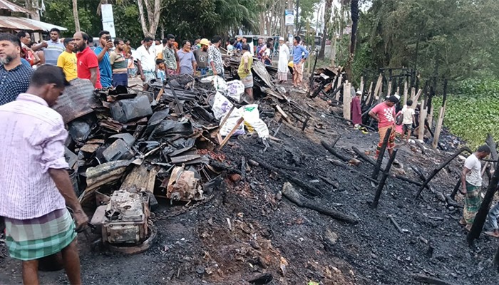 কলাপাড়ায় ছয় দোকান পুড়ে ছাই