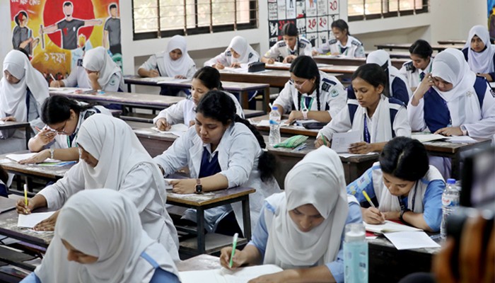 ​এসএসসির দ্বিতীয় দিনে অনুপস্থিত প্রায় ২৭ হাজার, বহিষ্কার ১৯