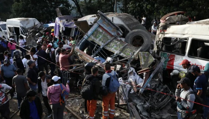 কলম্বিয়ার মহাসড়কে বোমা হামলায় নিহত ১৪