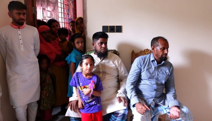 কনটেন্ট ক্রিয়েটর মোজাহিদের বাড়িতে শোকের মাতম