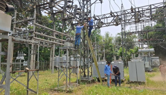 নরসিংদীতে বিদ্যুৎ উপকেন্দ্রের মালামাল লুট