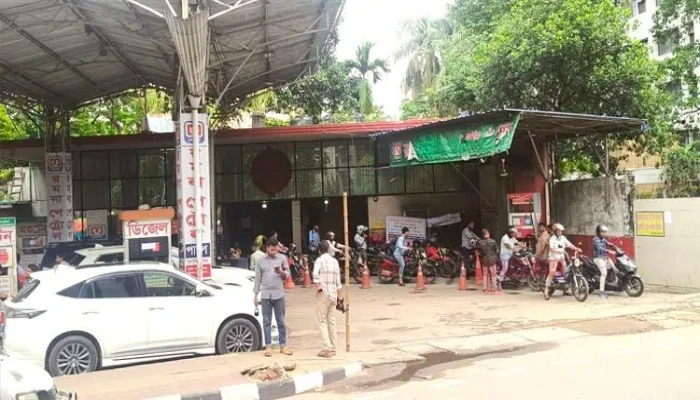 জ্বালানি সংগ্রহে স্বস্তি ফিরেছে: কমে গেছে যানবাহনের দীর্ঘ লাইন