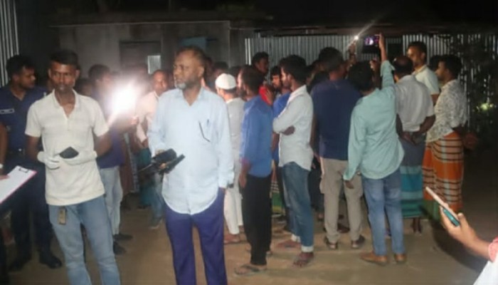 ফরিদপুরে মা-মেয়েসহ ৩ জনকে কুপিয়ে হত্যা