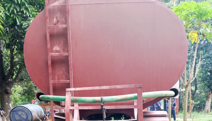 ​চাঁপাইনবাবগঞ্জে পাচারের সময় ডিজেলভর্তি ট্যাংকলরি জব্দ