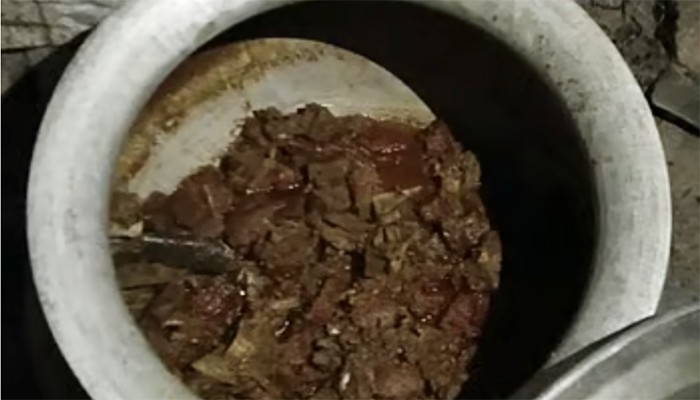 ​শ্যামনগরে মাছের ঘের থেকে রান্না করা হরিণের মাংস উদ্ধার