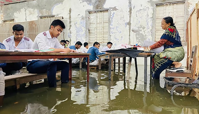 ​জলাবদ্ধ কক্ষে এসএসসি পরীক্ষা, প্রয়োজনীয় ব্যবস্থা নিতে প্রধানমন্ত্রীর নির্দেশ