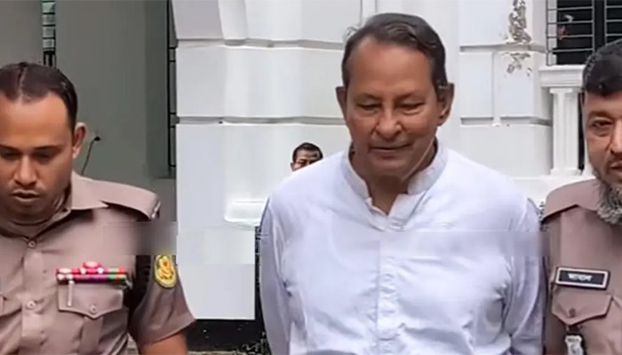 ​শাস্তির মুখে ইনুকে ‘টেনশন কইরেন না’ বলা দুই পুলিশ সদস্য