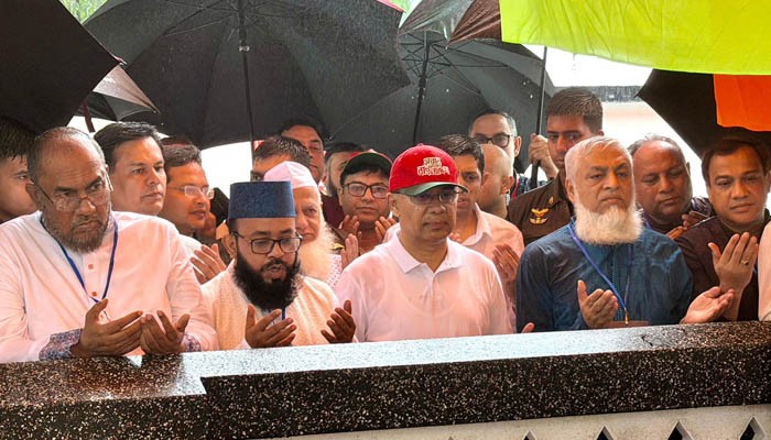 শাহজালালের মাজার জিয়ারত করলেন প্রধানমন্ত্রী