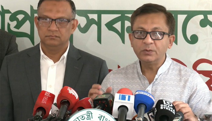 ​কুরবানির চামড়া সংরক্ষণে উদ্যোগ নিতে ডিসিদের নির্দেশ