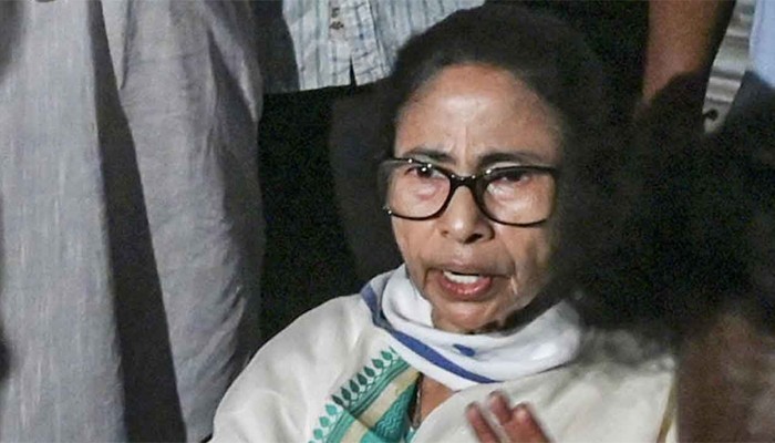 ​ভবানীপুরে মমতার গাড়ি লক্ষ্য করে ‘চোর-চোর’ স্লোগান