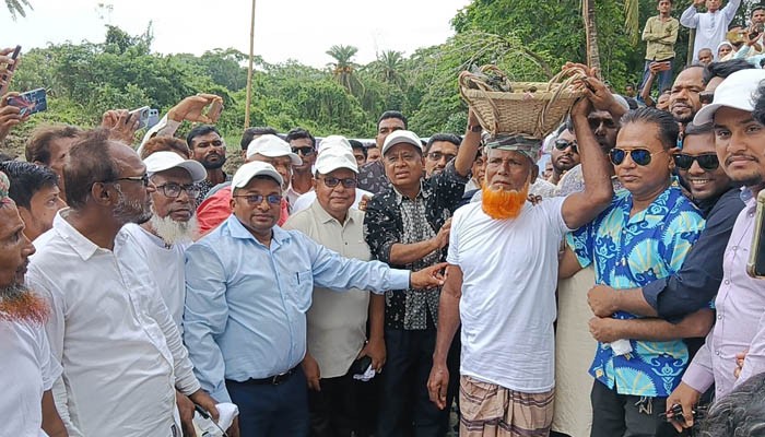 কলাপাড়ায় খাল পুন:খনন শুরু করা হলো- মোশাররফ হোসেন