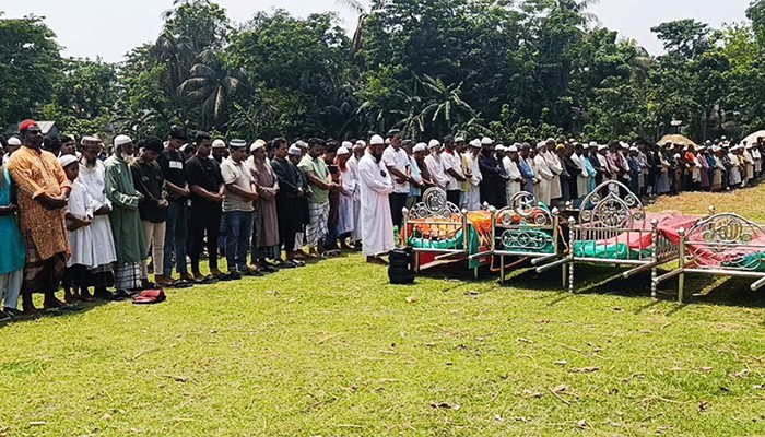 ​‘কলিজার টুকরাগো শেষ কইরা দিল, কী নিয়ে বাঁচমু রে আল্লাহ...’