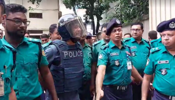 মিরপুর থানার হত্যাচেষ্টা মামলা: ব্যারিস্টার সুমনের জামিন বহাল