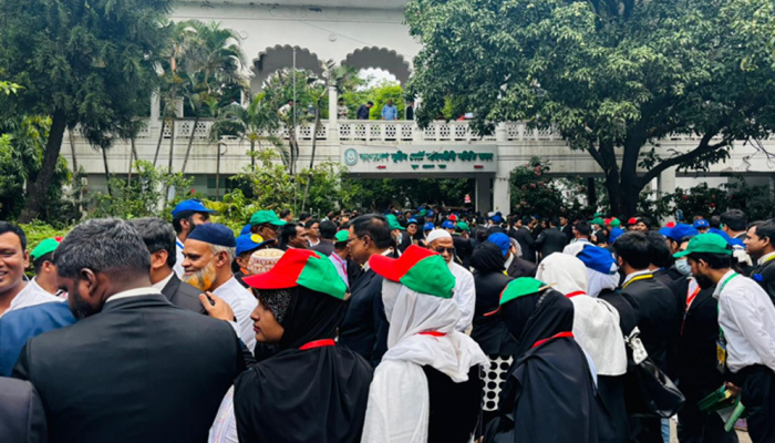 সুপ্রিম কোর্ট আইনজীবী সমিতির নির্বাচনে ভোটগ্রহণ চলছে