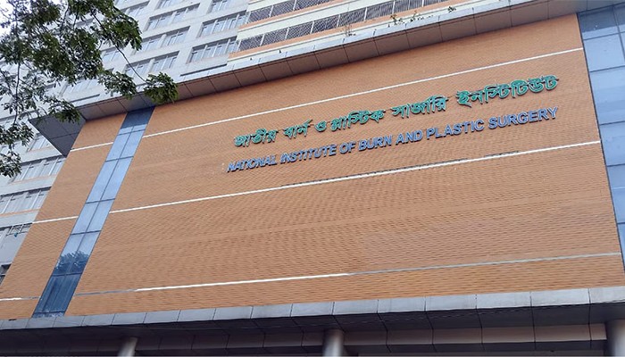 বাবা ও বোনের পর চলে গেল ছোট্ট মুন্না