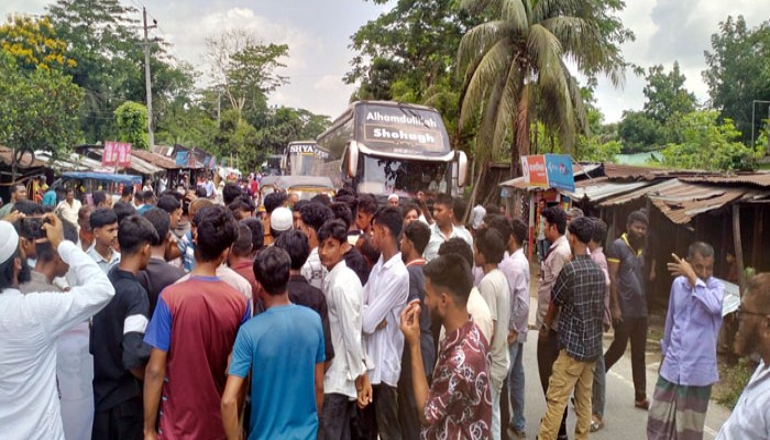 ঢাকা-বরিশাল মহাসড়ক  অবরোধ করে বিক্ষোভ