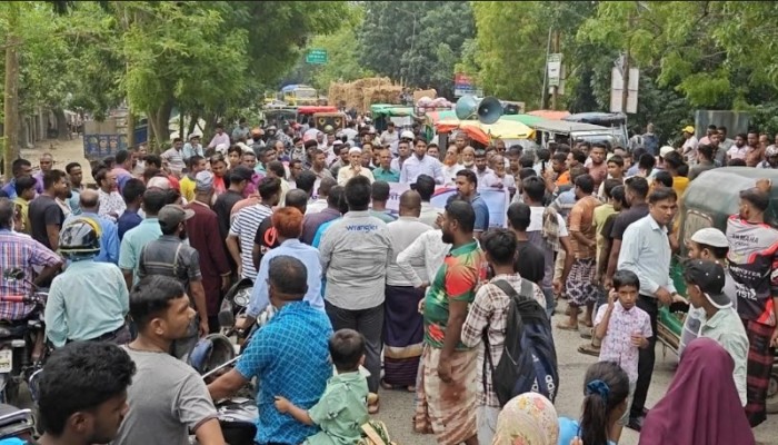 সেতুর টোল প্রত্যাহারের দাবিতে সড়ক অবরোধ