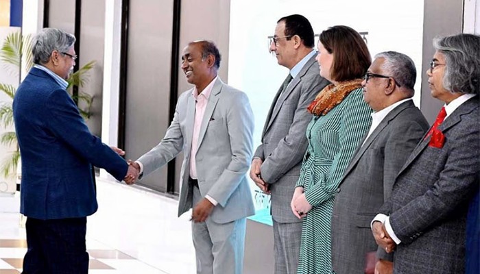 ​দেশে ফিরেছেন রাষ্ট্রপতি